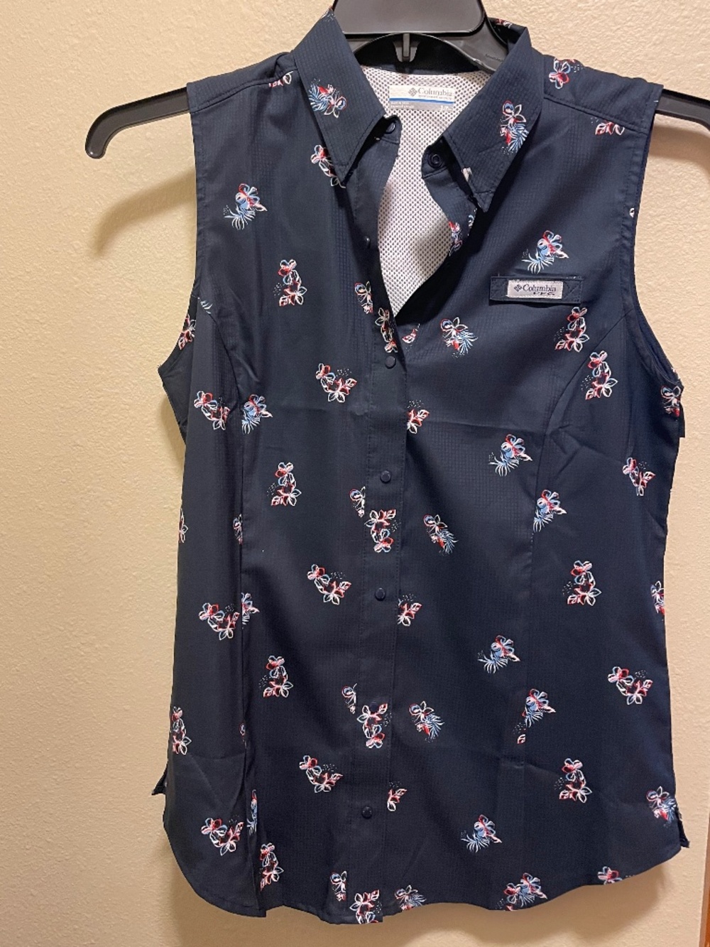 NWOT Columbia PFG Performance Sleeveless Snap Shirt